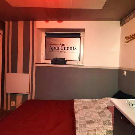 24h Mini Na Kod Dostepu & Free Parking & No Keys Gdynia